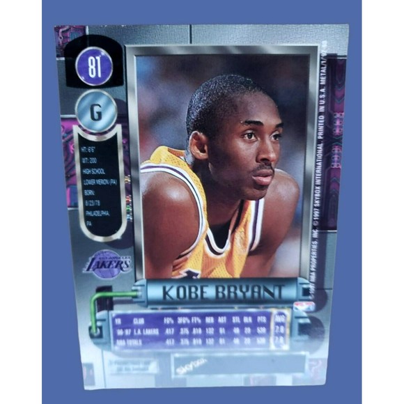 1997-98 Fleer Metal Universe Kobe Bryant #81 Los Angeles Lakers HOF - Picture 4 of 16